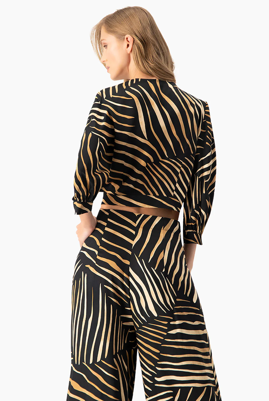 Blusa estampada con escote V - Image 2