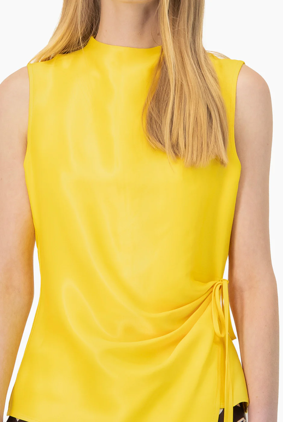Blusa Ivonne lisa con amarre - Image 6