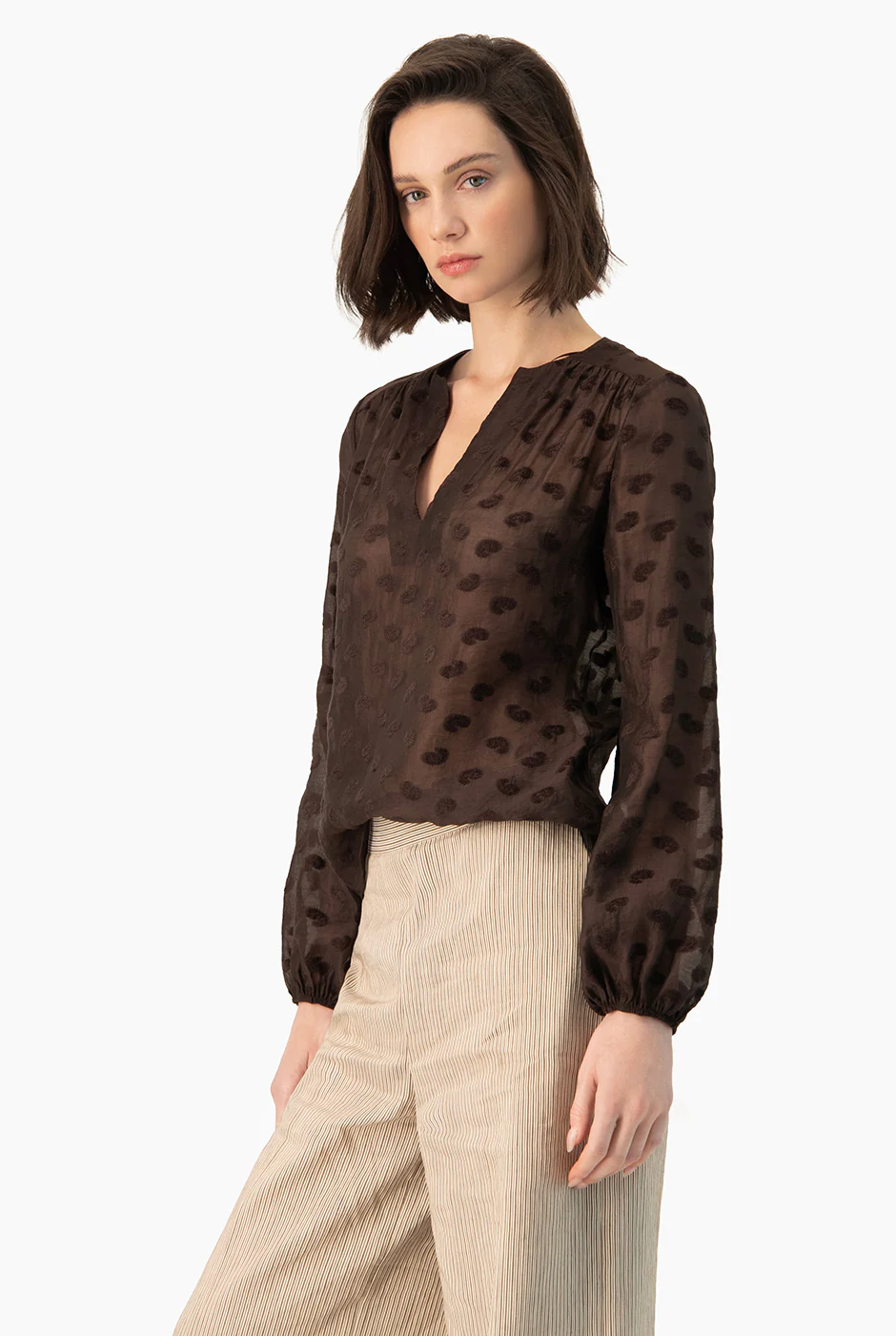 Blusa Ivonne recta cafe manga larga - Image 3