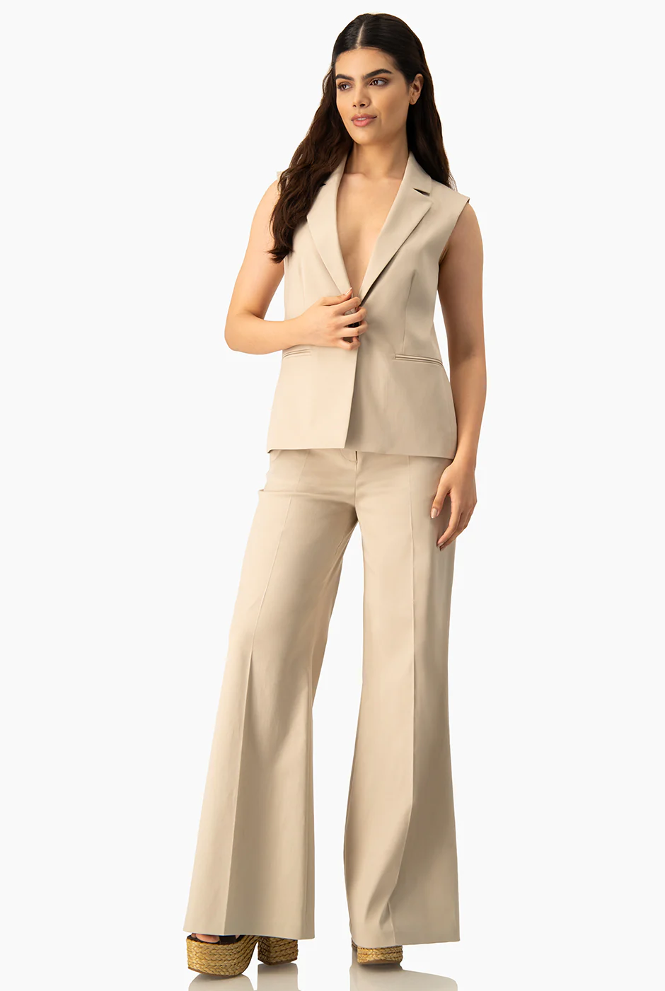 Chaleco liso tono beige - Image 3