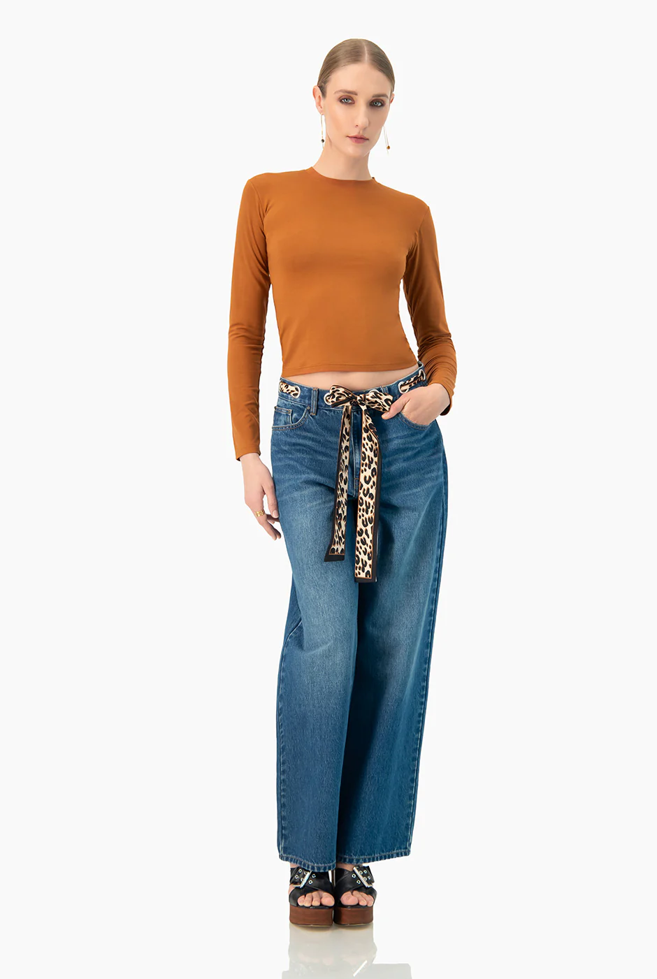 Jeans amplio con cinta en cintura - Image 4