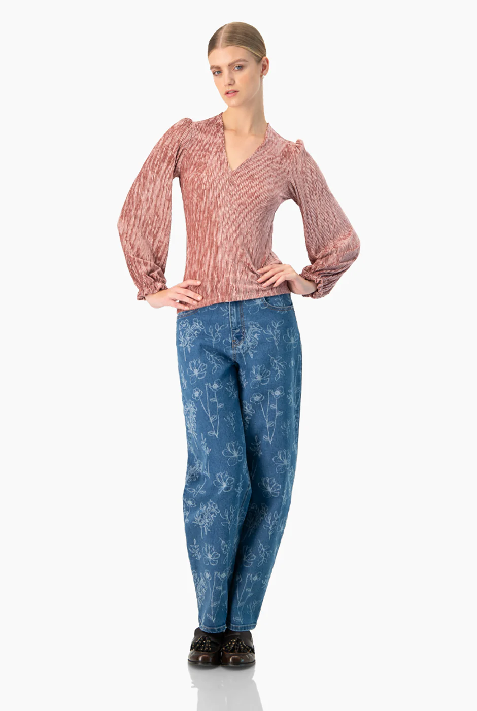 Jeans amplio con detalle floral - Image 3