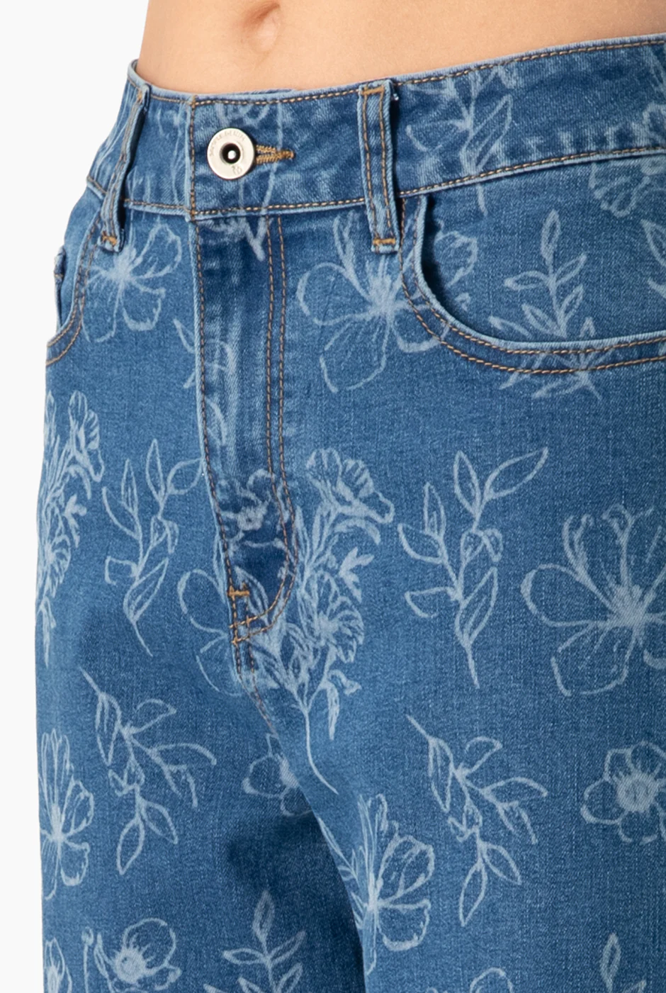 Jeans amplio con detalle floral - Image 6