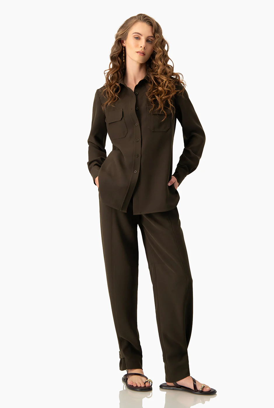 Pantalon liso con charreteras - Image 7
