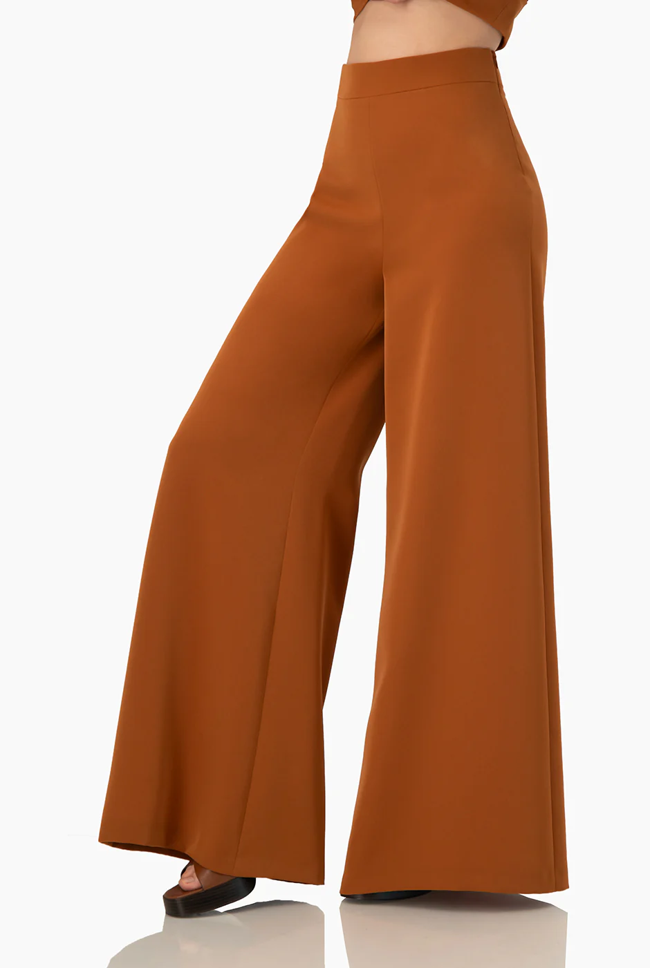 Pantalon pierna ancha sin bolsillos - Image 4
