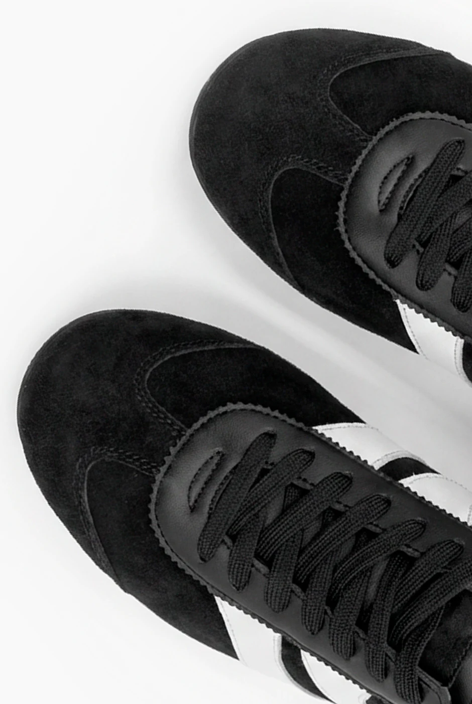 Sneakers Black & White - Image 4