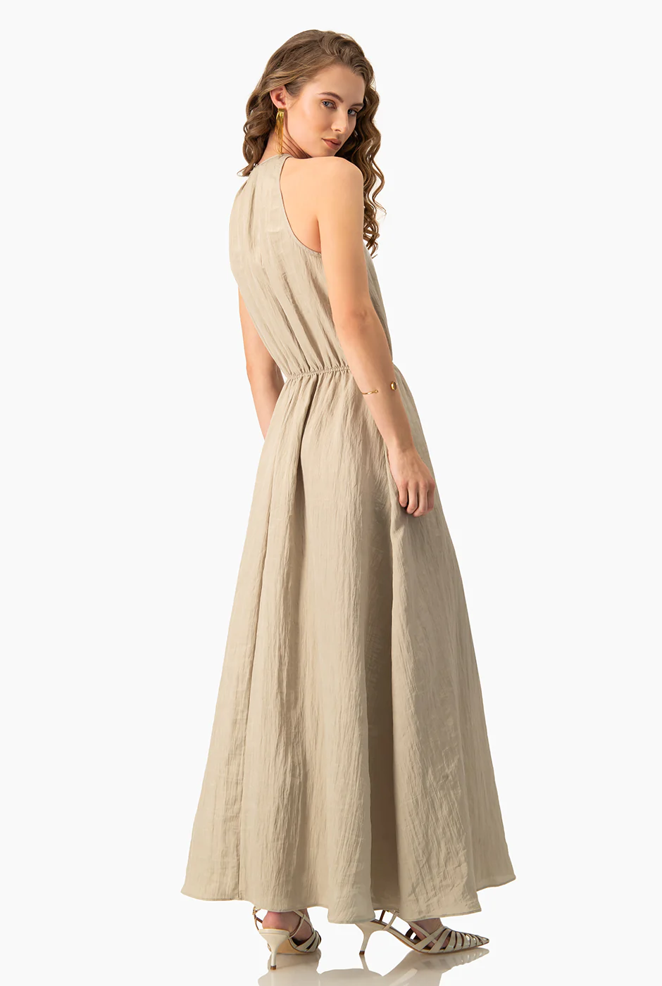 Vestido largo en tono arena - Image 2