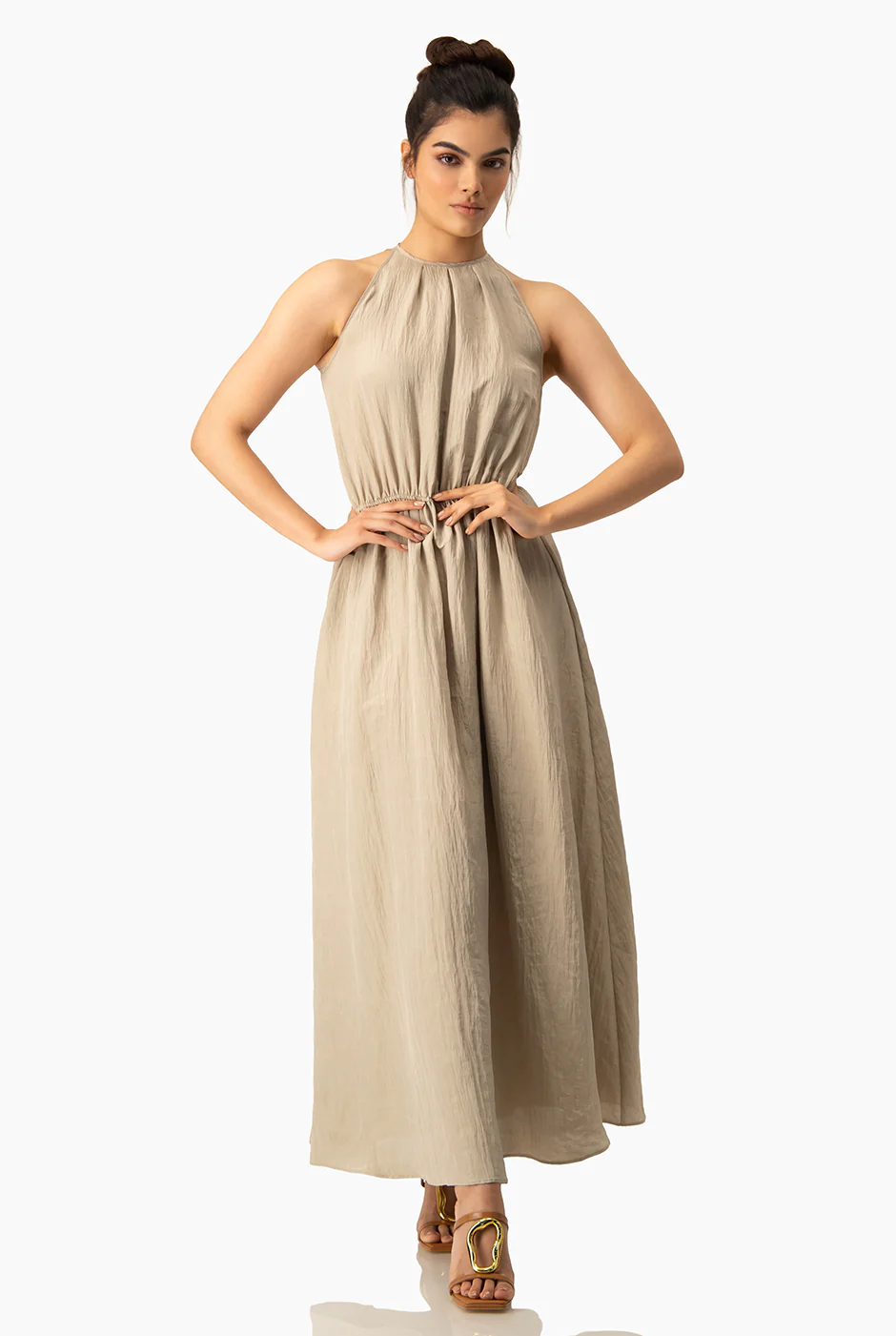 Vestido largo en tono arena - Image 3