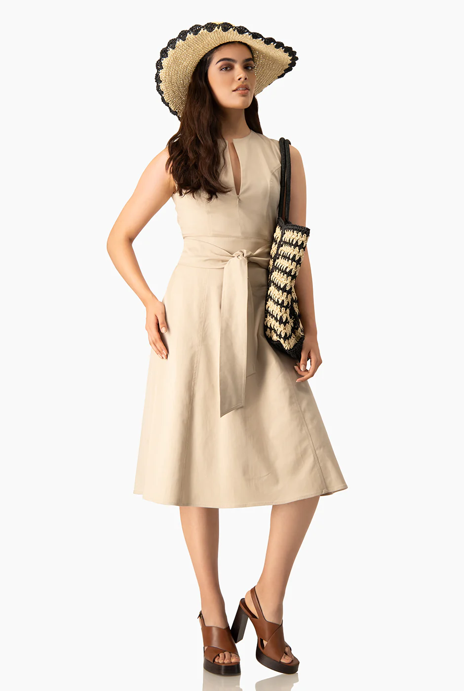 Vestido midi con cinta en cintura