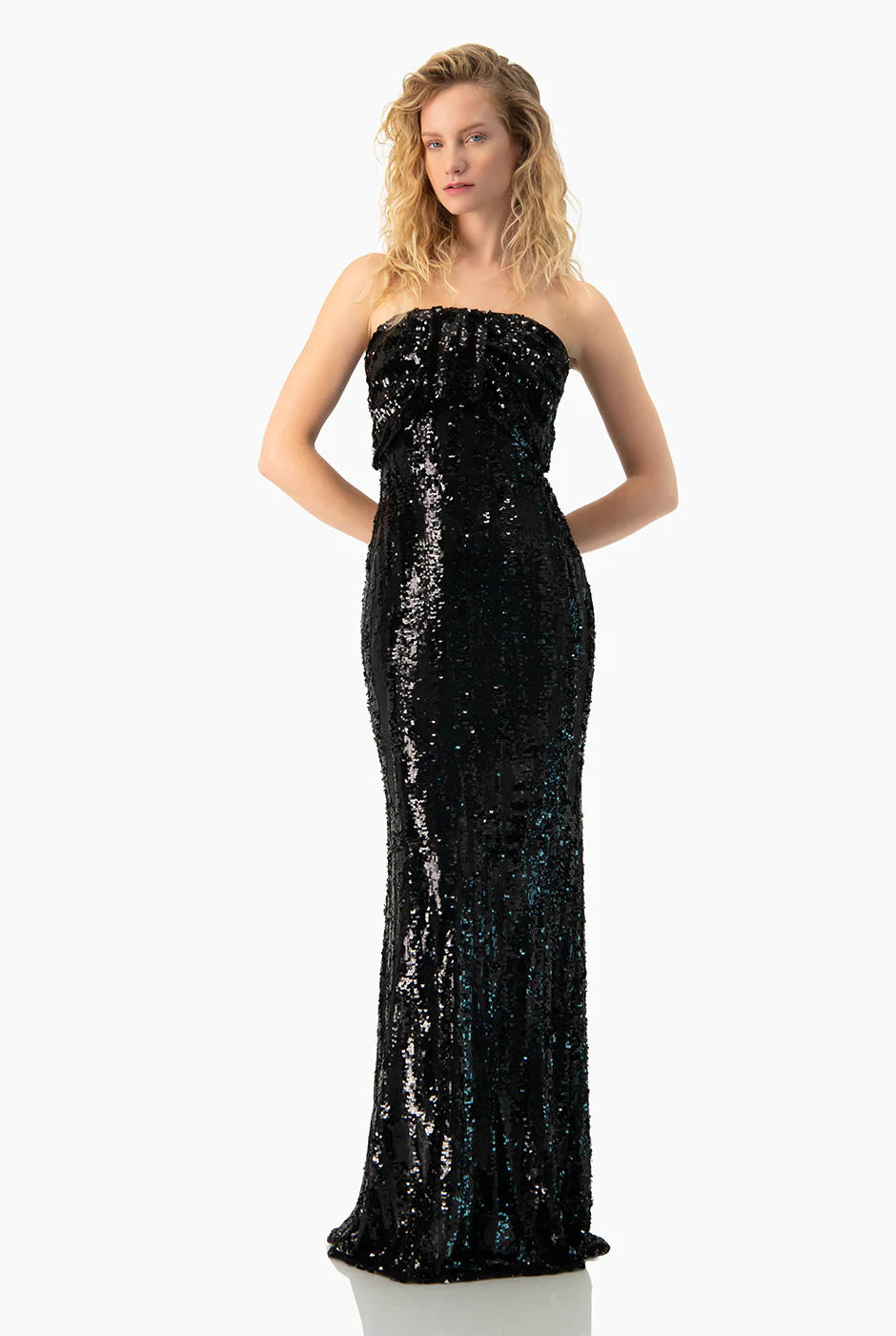 Vestido strapless con lentejuelas